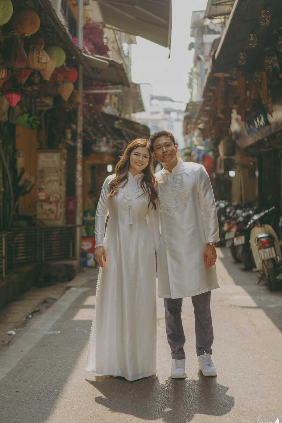 A couple on a city street