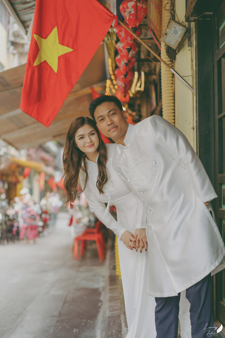 A couple traveling in Vietnam
